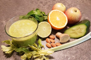 Zutaten zur Zubereitung eines grünen Smoothies