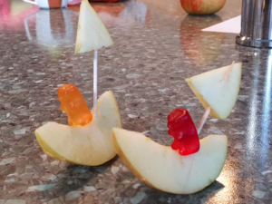 Geschnitzen Schiffchen