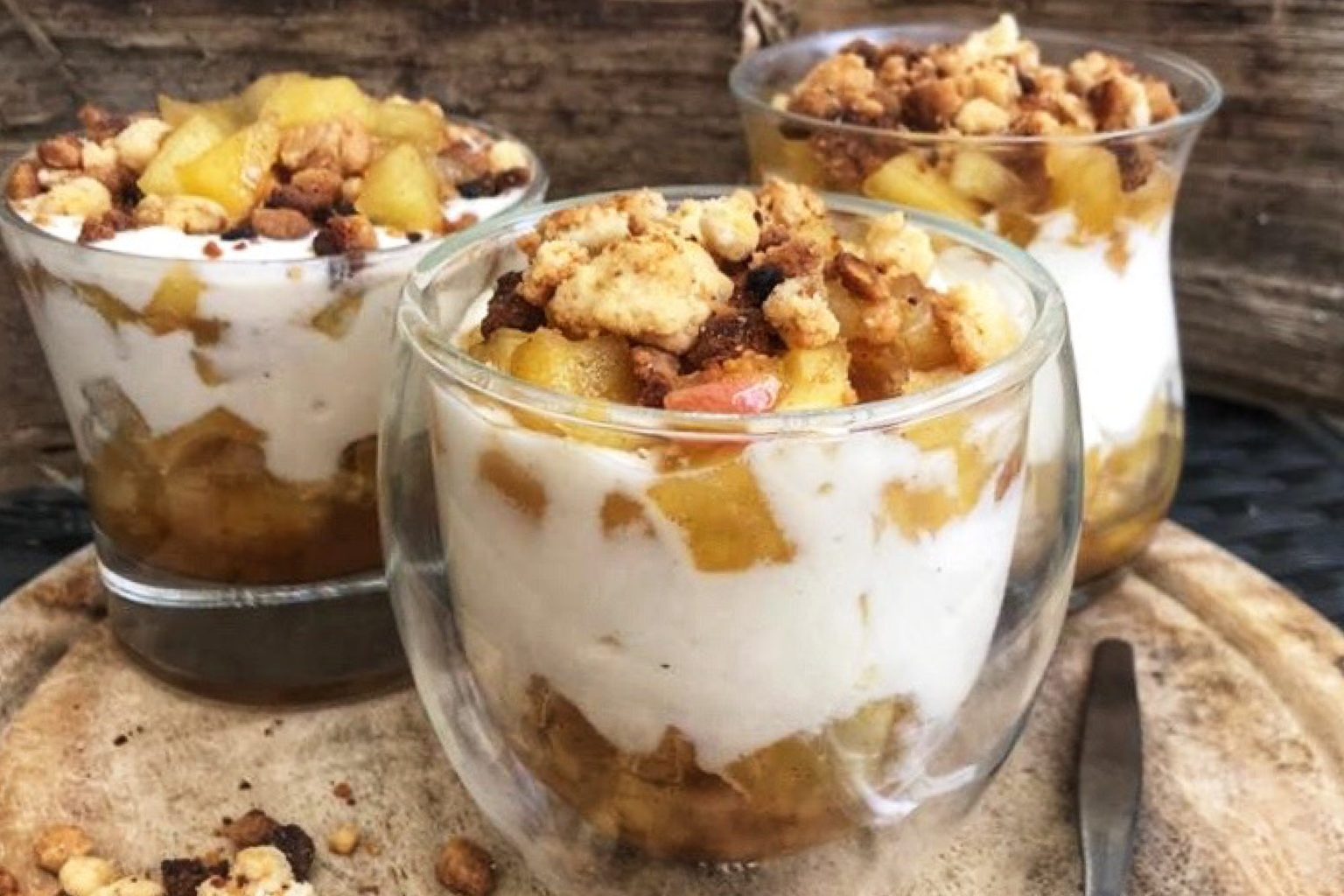 Schichtdessert mit karamellisierten Äpfeln - Sachsenobst